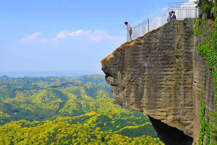 Mount Nokogiri "peering into hell"